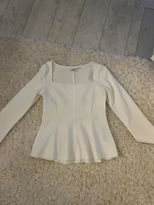 Vit långärmad topp - As snygg topp från ginatricot i storlek 158/164!(xss)