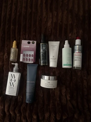 Skönhetspaket med hud- och hårvård - Hör av er om ni är intresserade av en eller flera produkter och även vilket pris ni kan tänkas erbjuda! Eller om ni har vidare frågor 💕