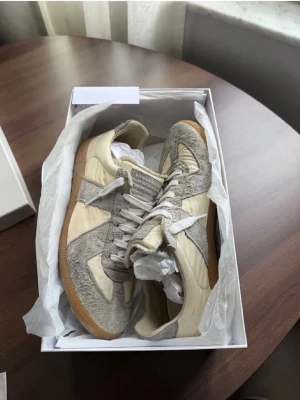 Maison margiela gats - Säljer dessa riktigt niche margiela gatsen i ett riktigt bra skick, kan tänka mig gå ner lite i pris! Kvitto ingår