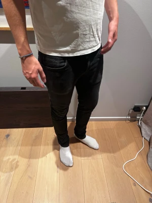 Dondup George  - Jenans dondup George i väldigt bra skick! Storlek 33, köpta på nordiska kompaniet.
