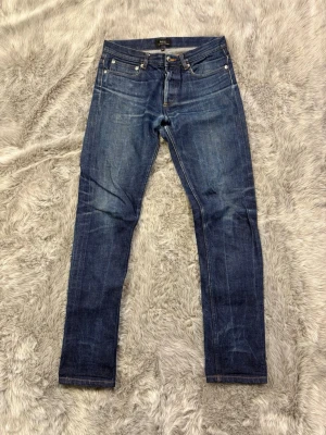 APC Jeans - Säljer detta eftertraktade Par Selvedge APC jeans | Storlek 28 | Mycket bra skick | 100% bomull och bild på selvedge ID finns i annons vid övriga eventuella frågor svarar jag gärna 🙌✅