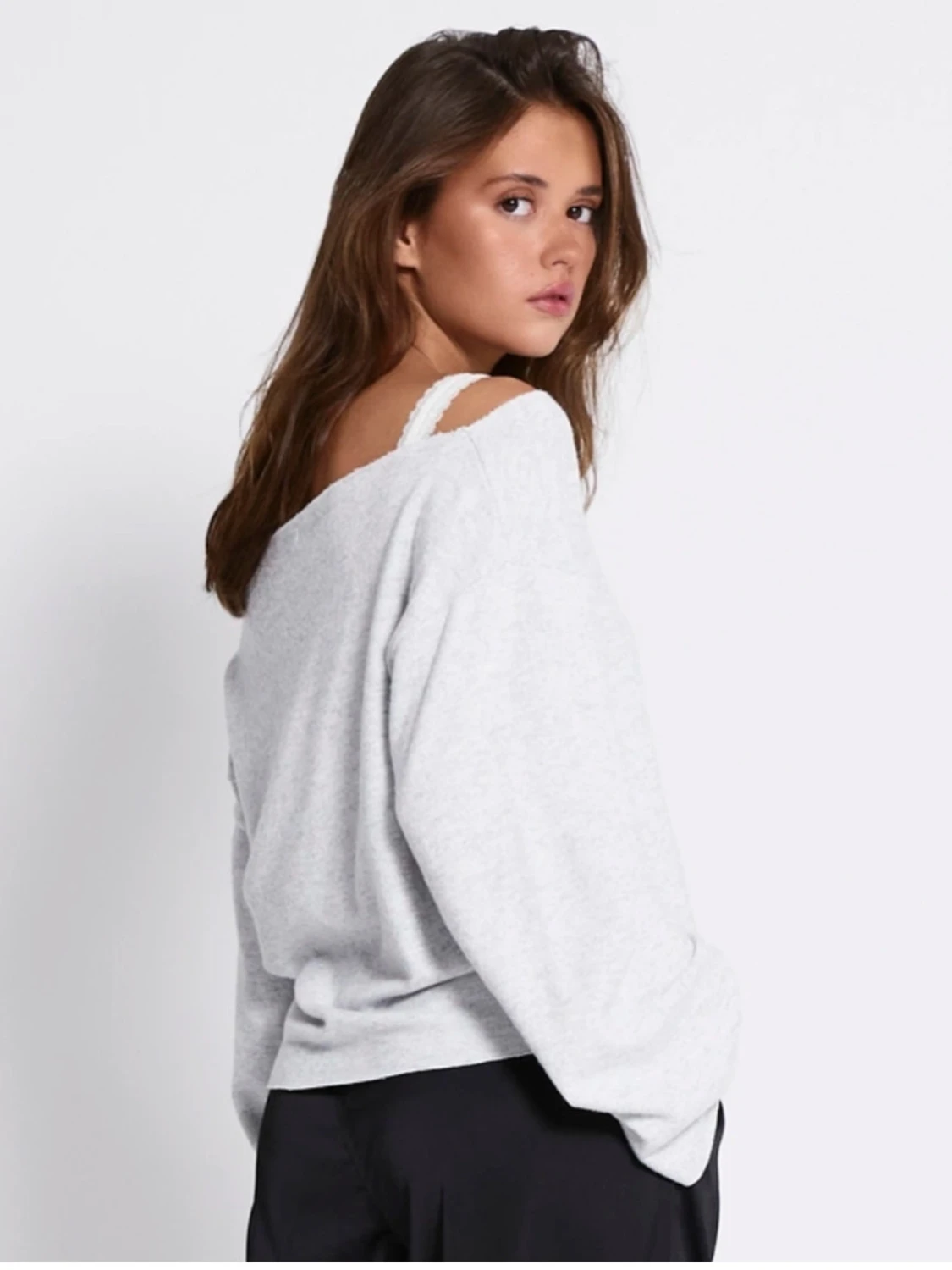 Ljusgrå off shoulder stickad tröja - 1