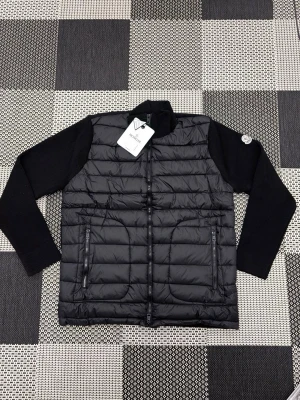 Moncler cardigan  - Storlek S-M skriv gärna vid intresse 