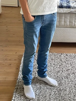 Replay anbass jeans  - Replay anbass jeans | Modell: Anbass | Inga defekter |Skriv vid någon fråga, fraktas snabbt 🙌   