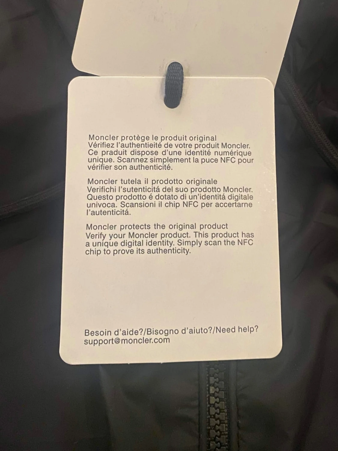 Svart vindjacka med huva från Moncler - 4