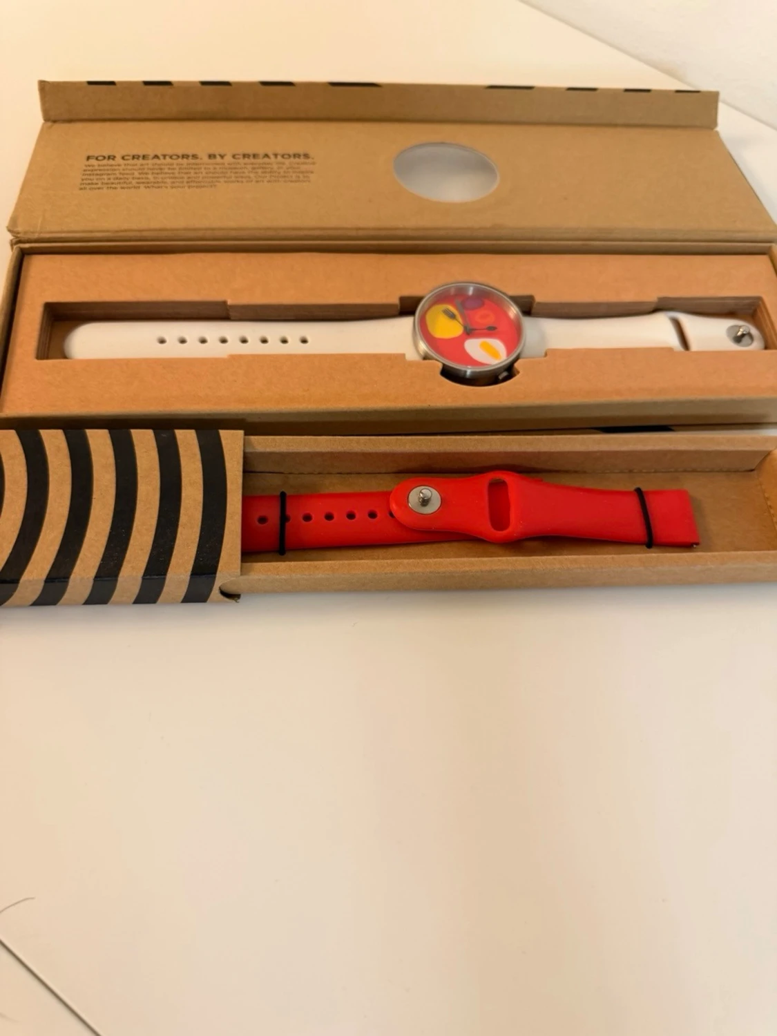 Färgglad klocka med extra armband - 1