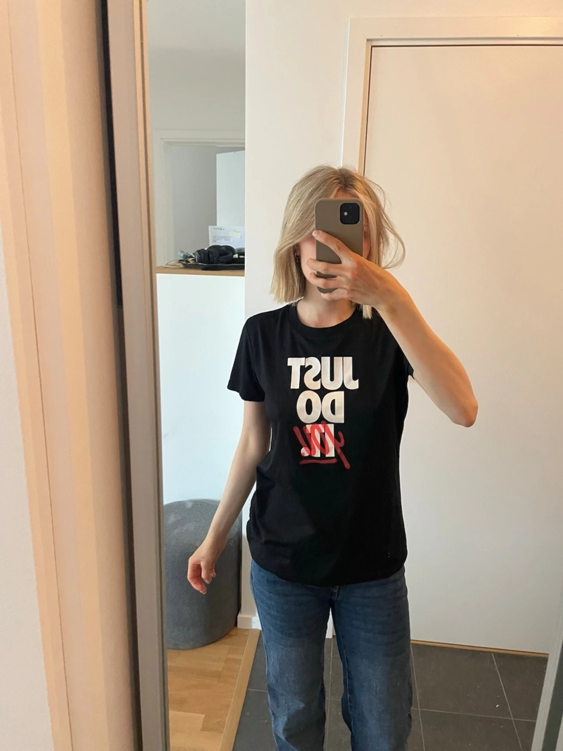 Svart kortärmad träningströja med tryck från Nike