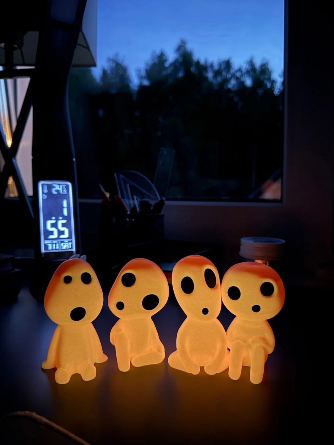 Glödande Kodama-figurer - 1