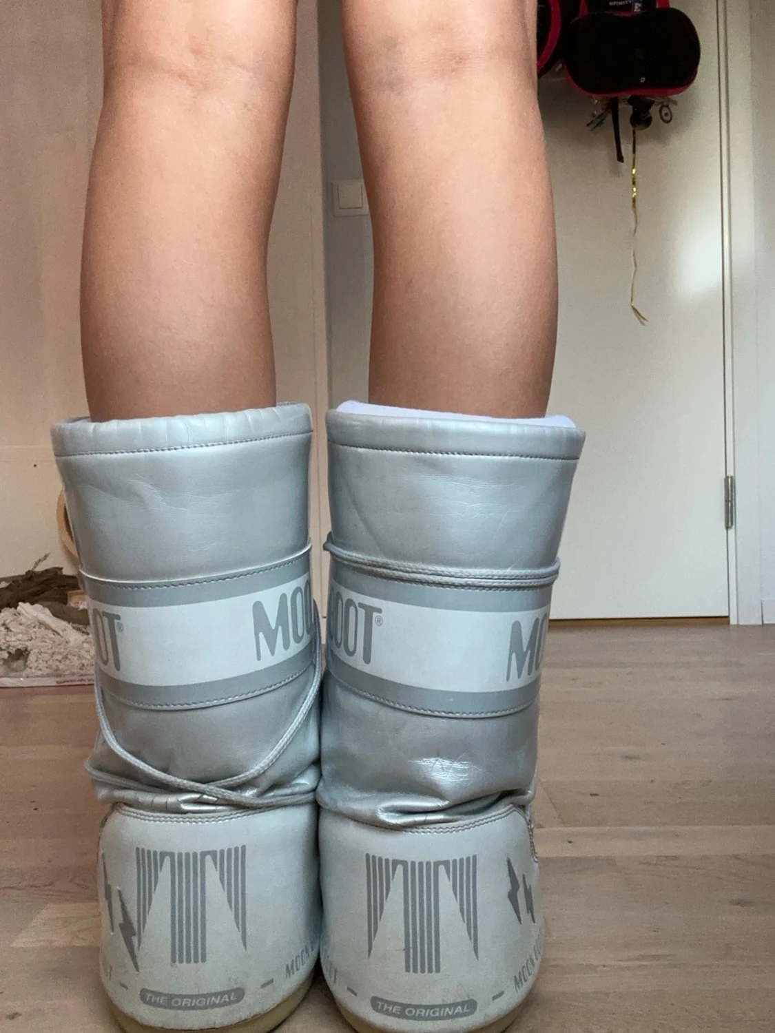 Jättesnygga silvrig Moonboots med reflexer - 2