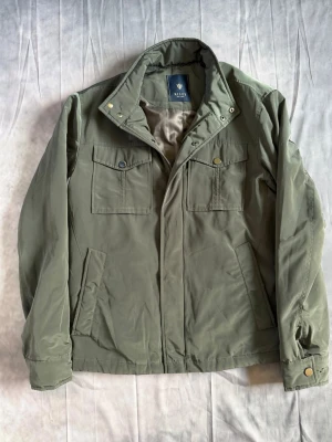 Riley Filed Jacket - Riktigt snygg filed jacket från Riley | Storlek M | Modellen är 181 och väger 74kg | Bara att skriva vid frågor eller funderingar 