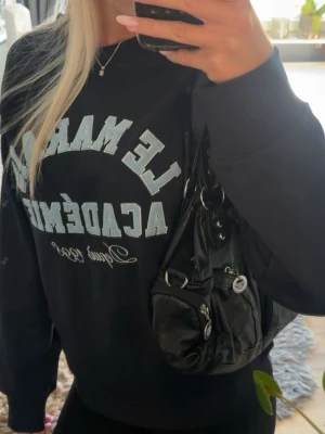 Väska - Snygg väska knappt använd! <3 