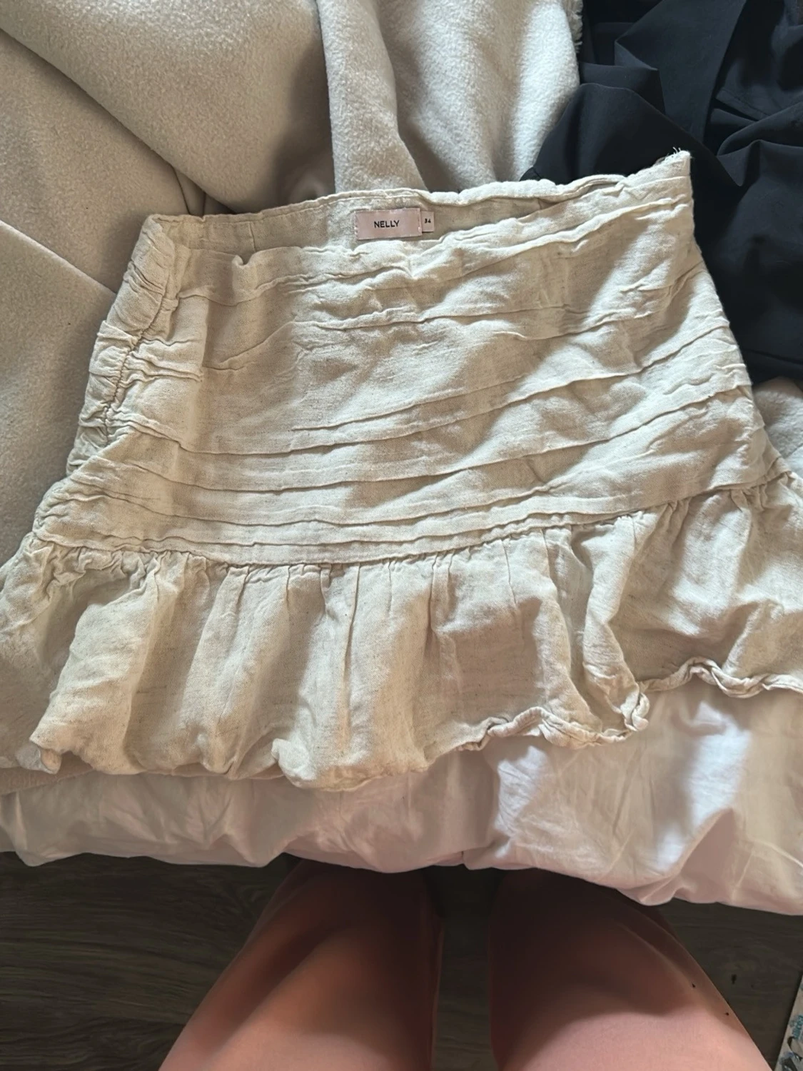 Beige volangkjol från Nelly - 1