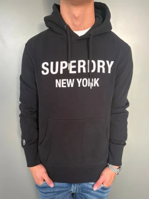 Superdry hoodie  - Storlek: S | Skick: 10/10 | Nypris: 1499kr
