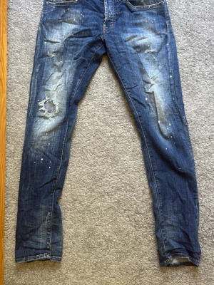 Jeans - Säljer dessa tvärfeta tramarossa jeans. Storleken är 31, vid frågor eller fundering är det bara att skriva