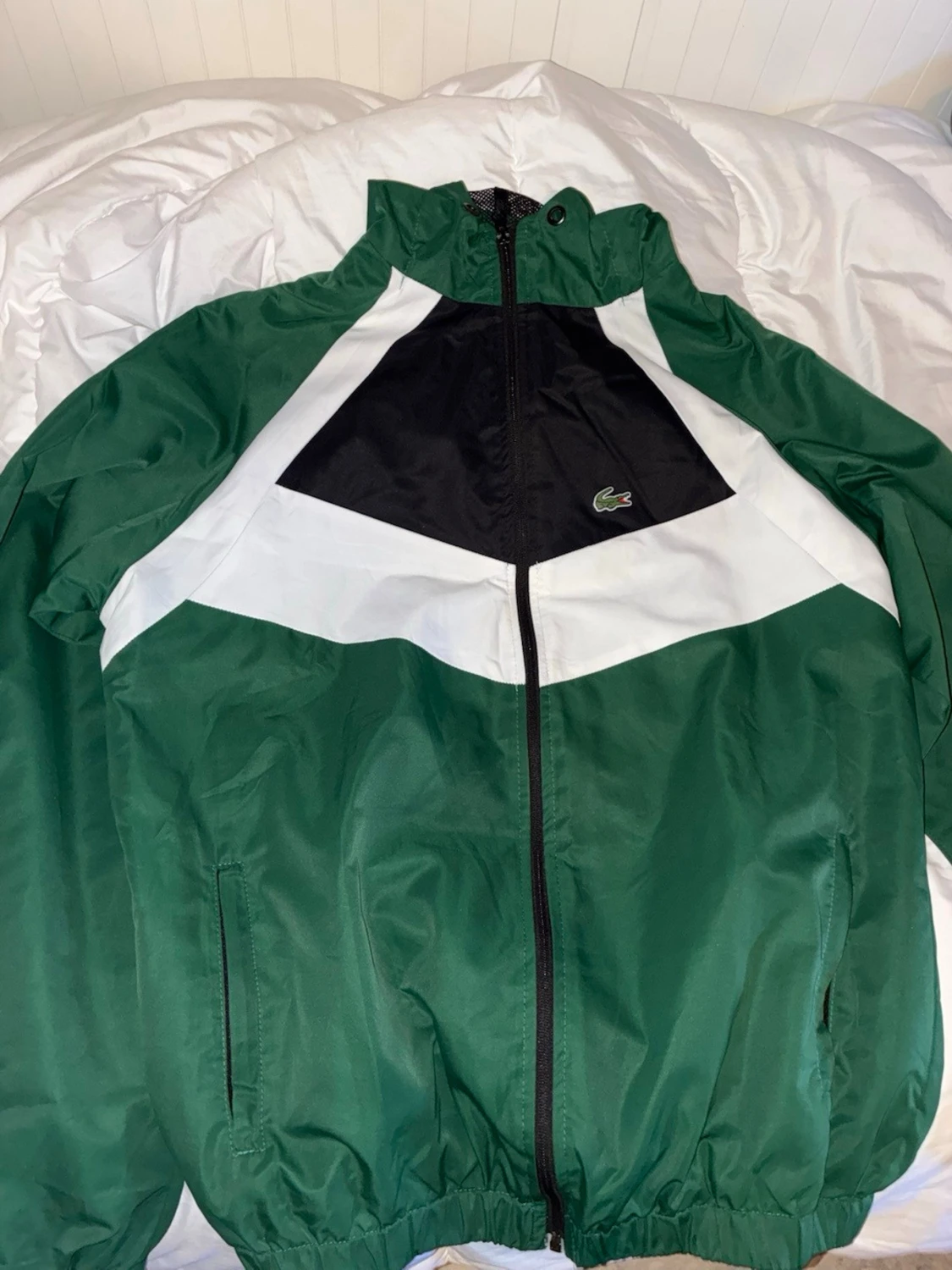 Grön vindjacka med huva från Lacoste - 1