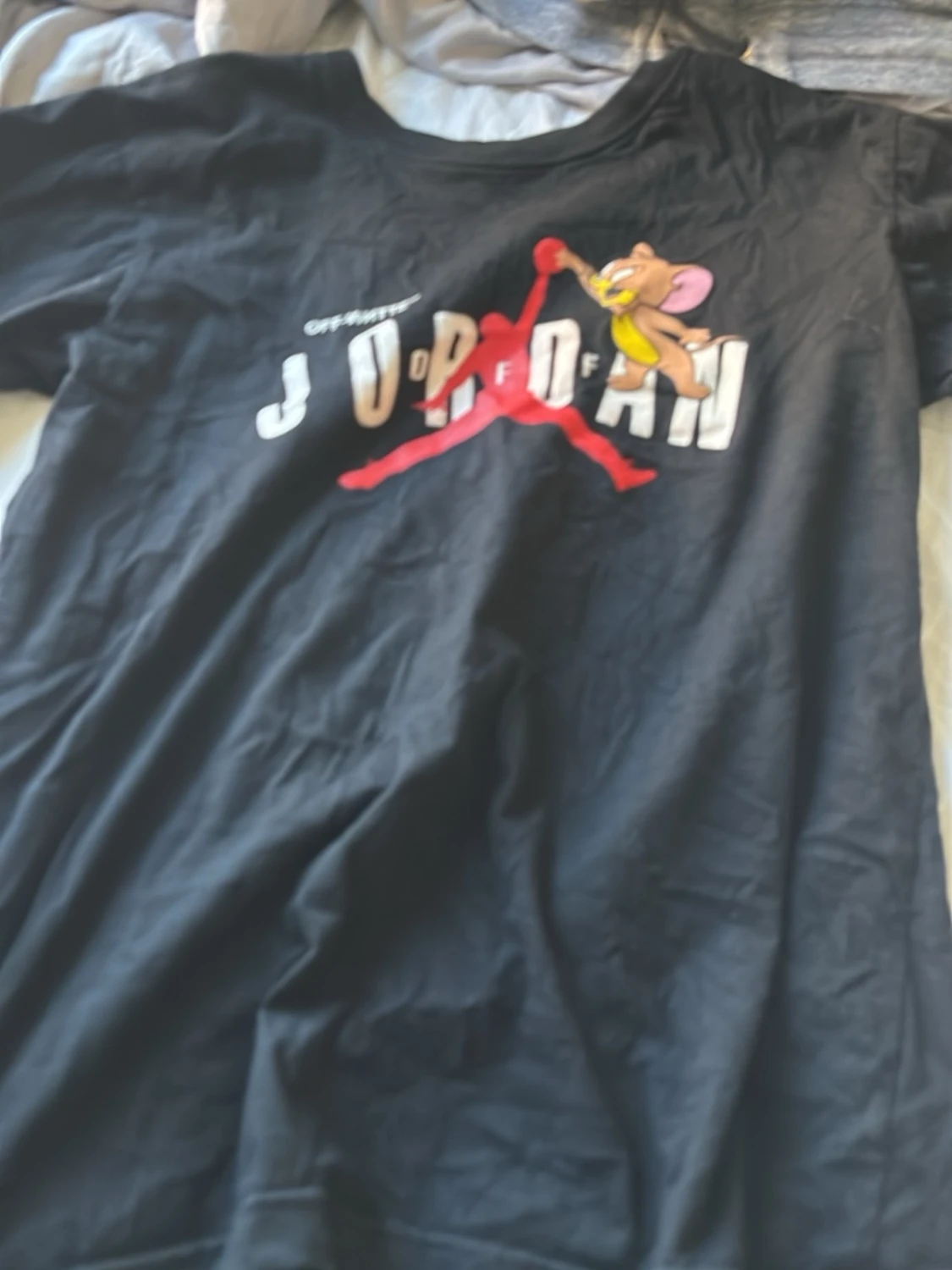 Svart t-shirt med Jerry och Jordan-tryck