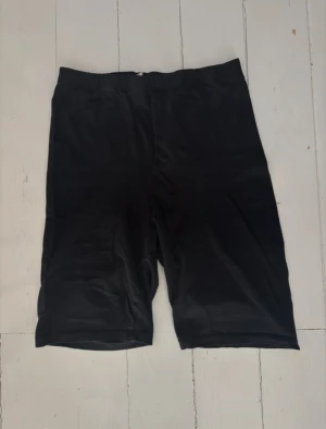 Svarta tunna shorts - Tunna shorts från hm i storlek s