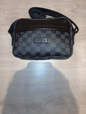 Loui bag helt ny - Oanvänd i riktigt bra skick