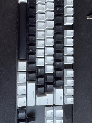 Steelseries tkl pro 2024 (Senaste) - Säljer min Steelseries tkl pro tangentbord med vita och svara tangenter, medföljer original kabeln. OBS! Rengör hela tangentbordet som nytt när den blir köpt. En tangent är lite fast när man klickar på den lite men går att fixa