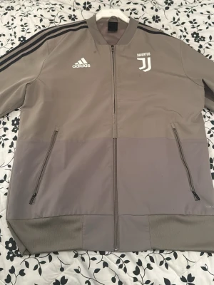 Juventus tröja - En aldrig använd tröja då den är för stor för mig. 