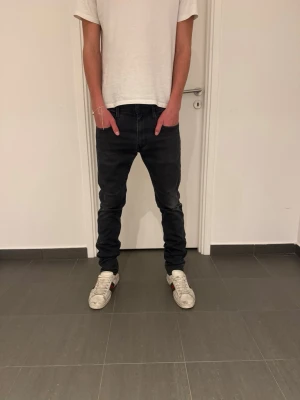 Replay Anbass jeans - Säljer nu dessa feta Replay Anbass jeans, skriv för fler bilder/frågor😊