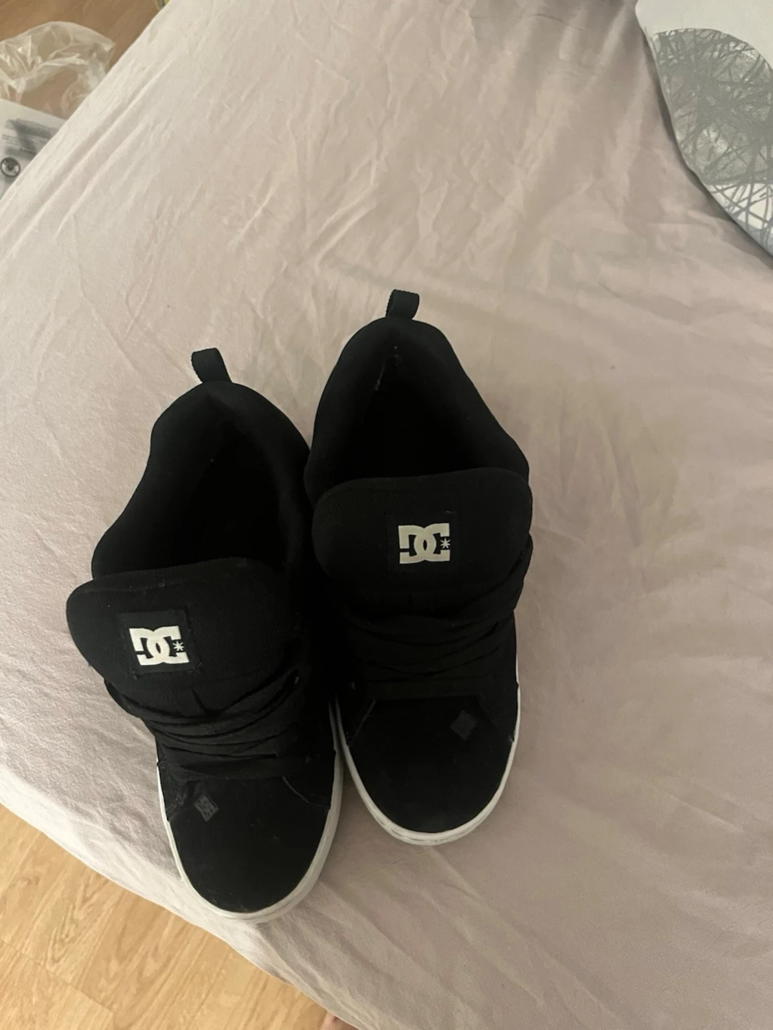 Svarta DC sneakers med vit logga - 2