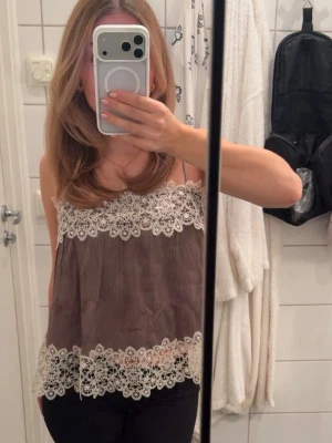 Zara topp  - Så söt oanvänd topp från Zara i storlek Xs🌸 Passar perfekt på mig som har xs/ S!! 