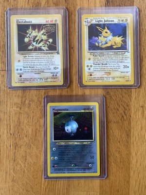 Electabuzz promo, Light Jolteon & Magnemite holo - Pokémon kort - Electabuzz promo #2, Light Jolteon 48/105 och Magnemite holo 7/75. Skick enligt bilder.