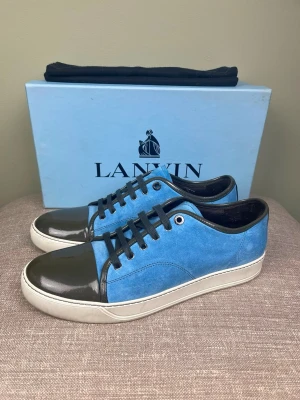 Lanvin skor - Hej, säljer nu dessa svin snygga Lanvin skor. Skorna är i grymt skick! Begränsat antal boxar och dustbag. Hör av dig vid frågor. 