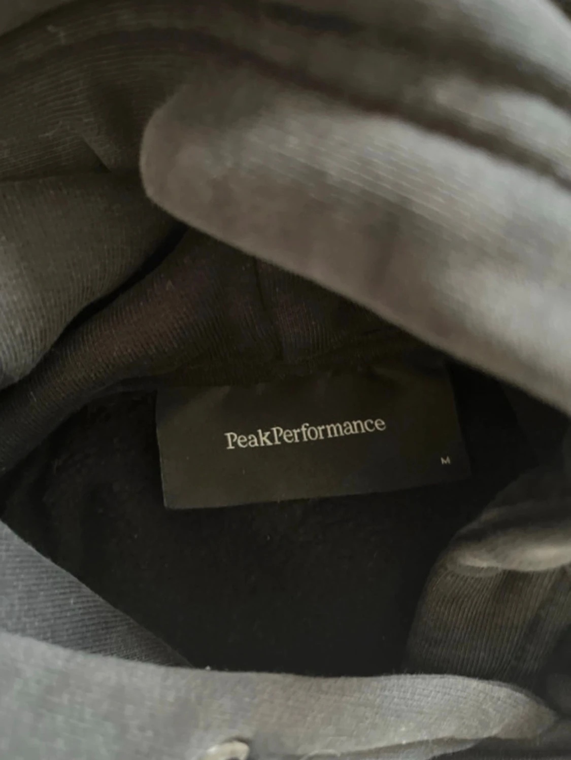Svart hoodie från Peak Performance - 3