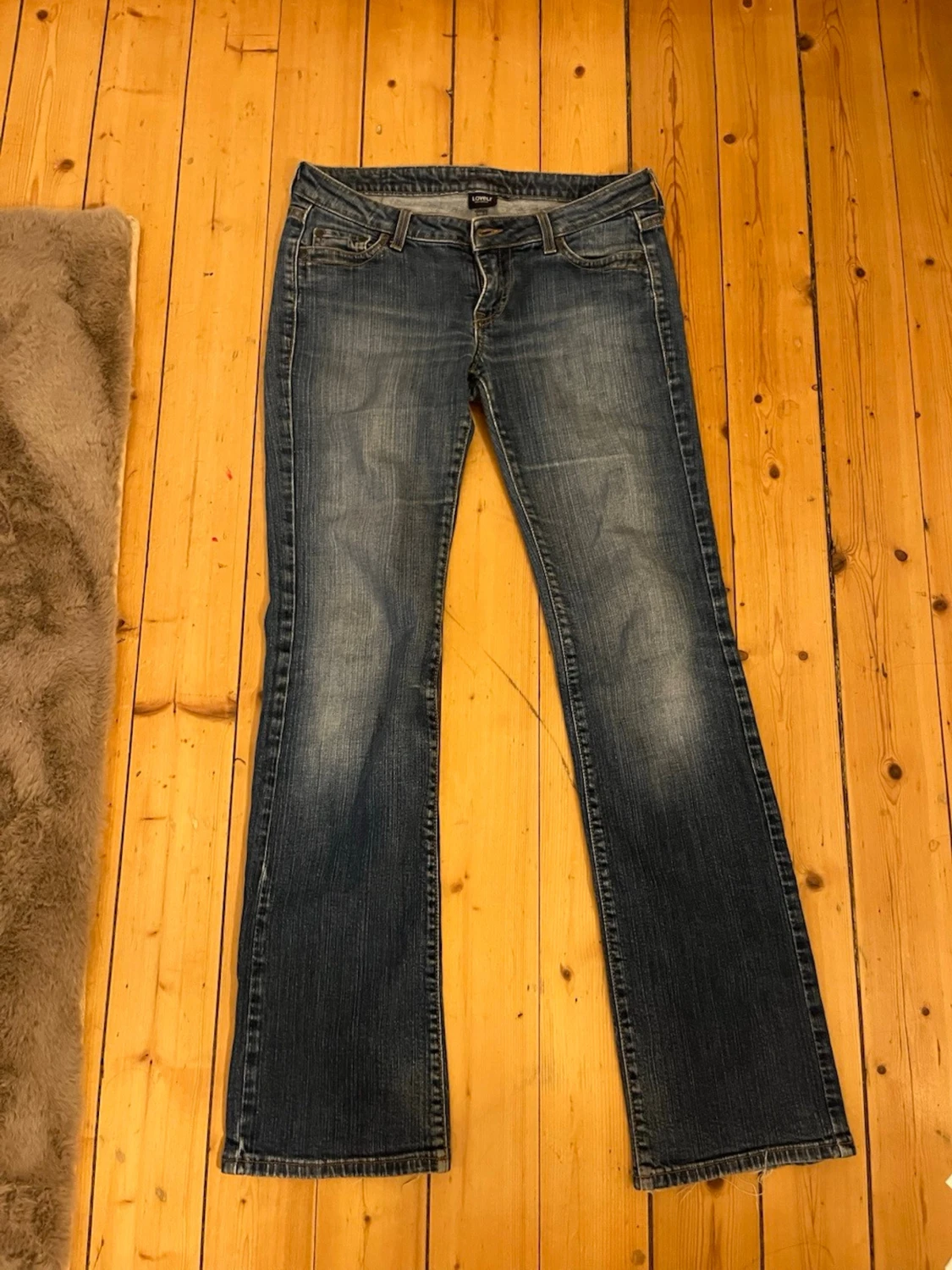 Mörkblå bootcut jeans med slitningar - 1