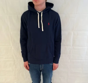 Polo Ralph Lauren Hoodie Blue Men's - Marin huvtröja från Polo Ralph Lauren i mycket gott begagnat skick.
