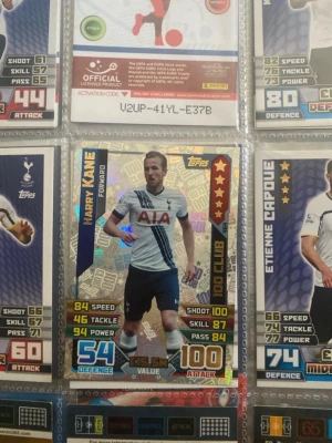 Harry Kane 100 Club Match Attax-kort - Jag skulle beskriva skicket som Near Mint (NM) eller Excellent/Near Mint, 2013