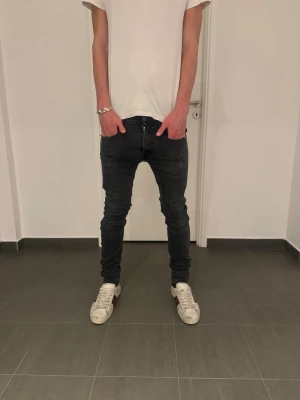Replay Anbass jeans - Säljer nu dessa feta Replay Anbass jeans, skriv för fler bilder/frågor🤗