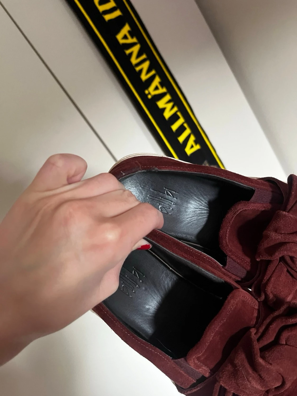 Vinröda sneakers med rosett - 2