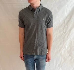 Polo Ralph Lauren Slim Fit Polo Grey Men's - Grå slim fit pikétröja i 100% bomull, herrmodell i storlek XL.