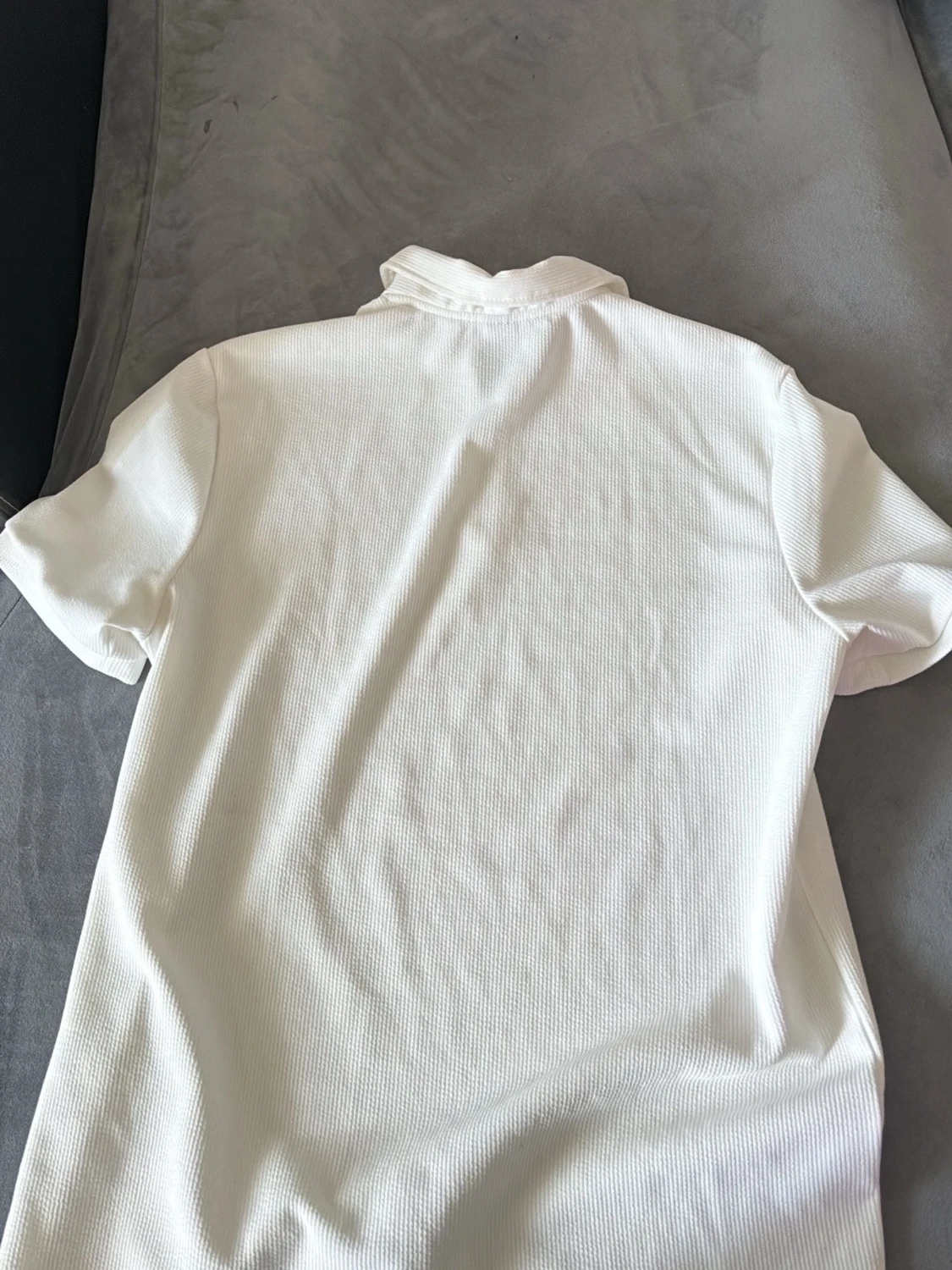 Vit kortärmad skjorta med half zip - 1