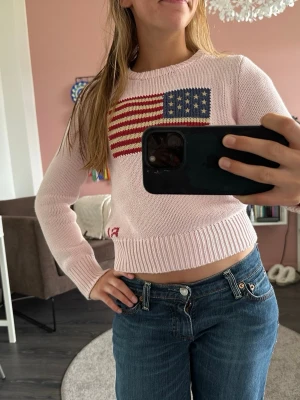  Ralph Lauren tröja  - Säljer min tröja då den är lite för liten. En ljusrosa snygg tröja från ralph lauren, i fint skick och väl omhändertagen. Hör av dig eller klicka på köp om du är intresserad !