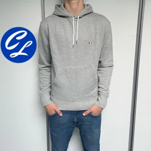 Maison Kitsune Hoodie (NYSKICK) - Maison Kitsune Hoodie | Skick: 9/10 | Strl S | Pris - 750, förhandlingsbart!| Hör av dig vid minsta fråga eller fundering!