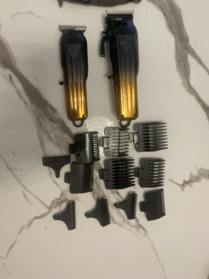 Barber kit - båda maskinerna  funkar och inget problem med de, ingår med alla guards och en påse för guarden