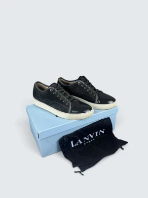 Lanvin DBB1 Cap Toe Skor - Skick: 9/10. | Ingår: endast skorna. | Nypris: +- 7700 SEK. | Givetvis äkta! Hör av er vid frågor. Storleken är UK8.