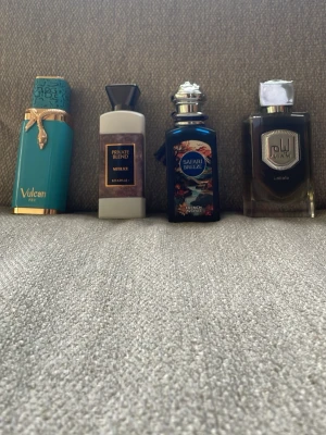 4 parfymer i ett köp! - Säljer 4 parfymer till ett extremt bra pris, safari breeze av French avenue, Vulcan feu, Liam grey och musk ice av Khadlaj. Alla är nästan helt fulla. OBS förpackningar saknas! Kom med frågor!