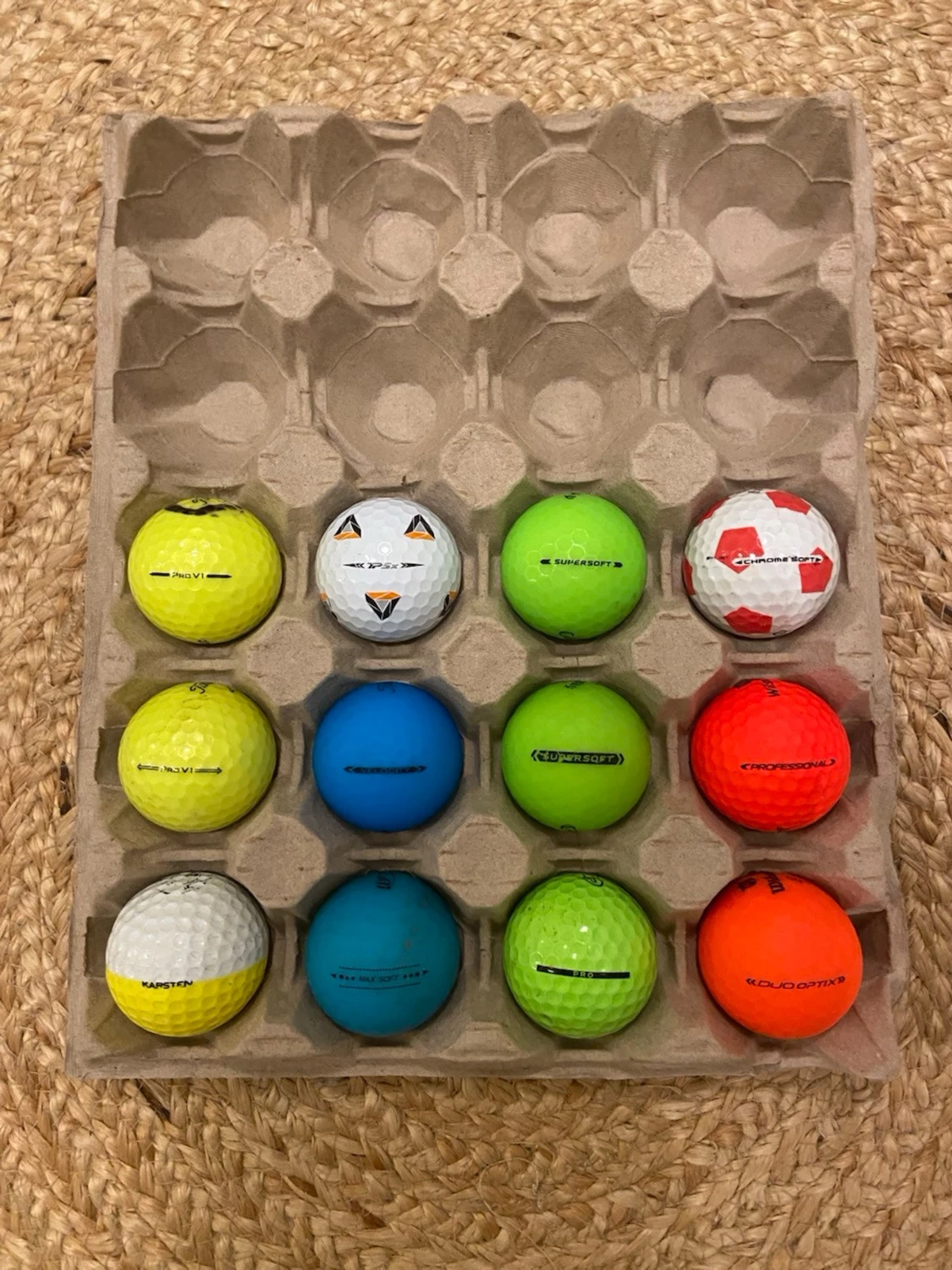 Färgglada golfbollar i olika märken - 1
