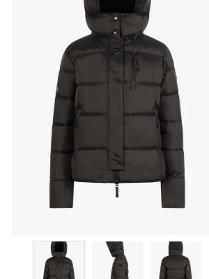 Skulle vilja byta  - SÄLJER INTE! skulle vilja byta mot en svart eller grön fjällräven jacka i storlek xs den här jackan är i storlek S!❤️