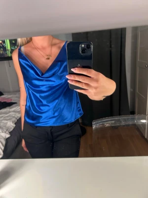 Blå fest topp - En blå fin fest topp, aldrig använd