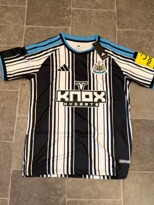 Newcastle united hemma 26/27 - Newcastle 26-27 helt ny