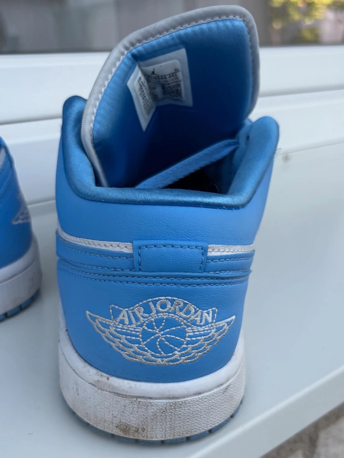 Blåvita sneakers med klassisk design - 3