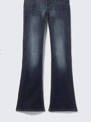 Mörkblå bootcut jeans - Mörkblåa lågmidjade bootcut jeans från weekday(cheap Monday)💕