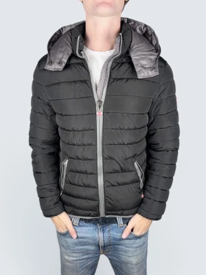 Colmar Jacka - Skick: 9/10. | Ingår: jackan. | Nypris: +- 5000 SEK. | Modellen är 183cm och väger 70kg.