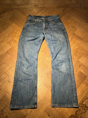 Vintage Bootcut Levi’s 507 - Midja 36,5 cm Längd 103 cm Benöppning 22 cm Innerbenslängd 78 cm